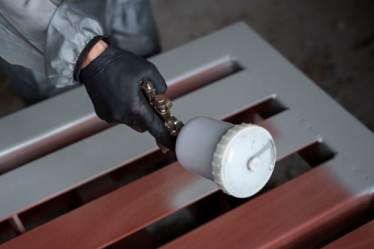 Como escolher o melhor esmalte para metal para cada tipo de superfície